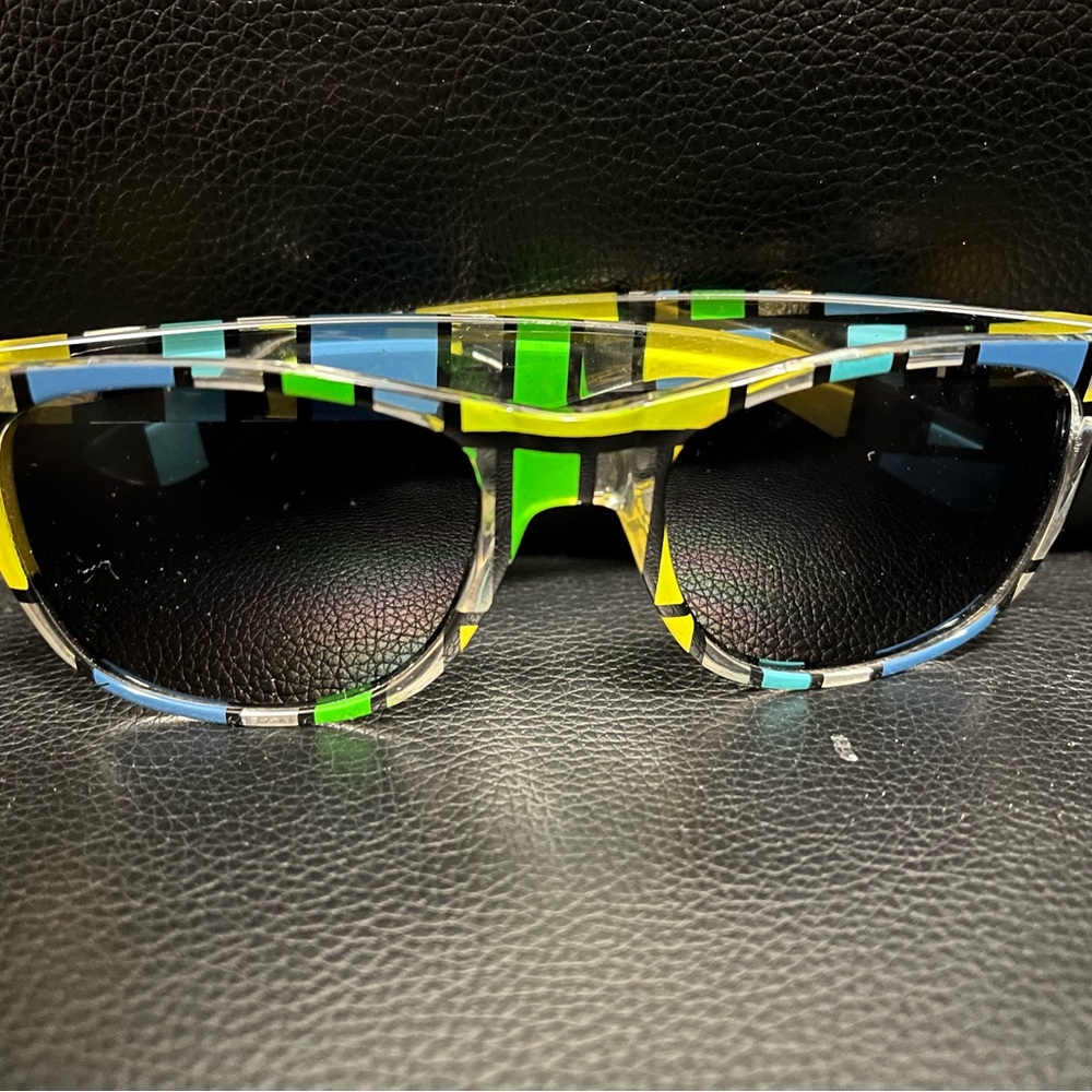 Fabulous Zero UV Sunglasses with Dark Lenses